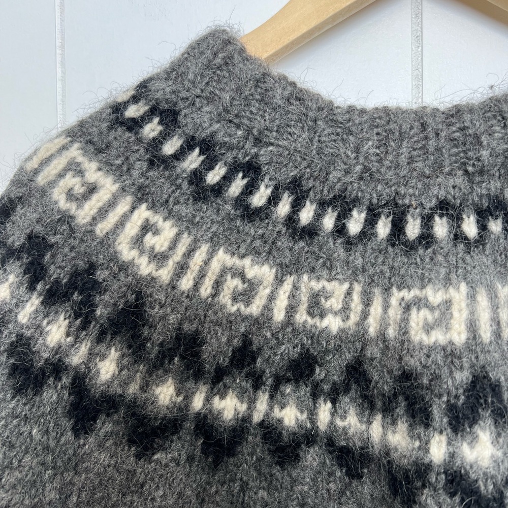 VINTAGE | Wool Sweater - Picture 6 of 8